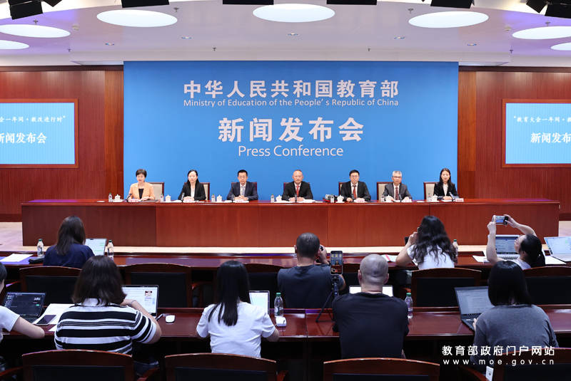 加强教师队伍建设是建